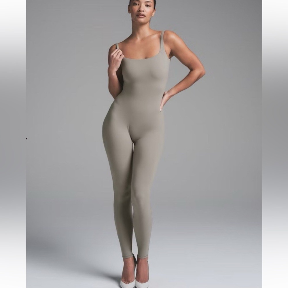 SKIMS NWT Fits Everybody Square. Rick Low Back Catsuit - Smoke - Picture 2 of 5